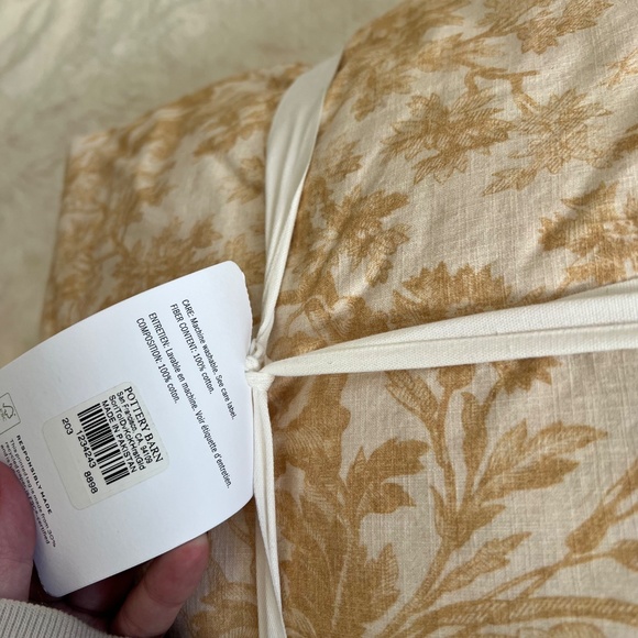 Pottery Barn Sorrel Toile King Duvet Cover in Harvest Gold - Picture 4 of 6